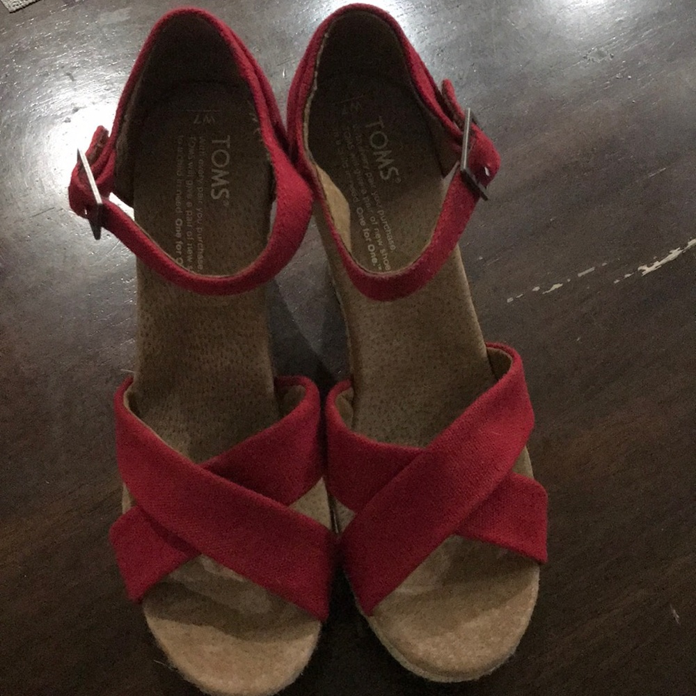 Toms red wedge sandal